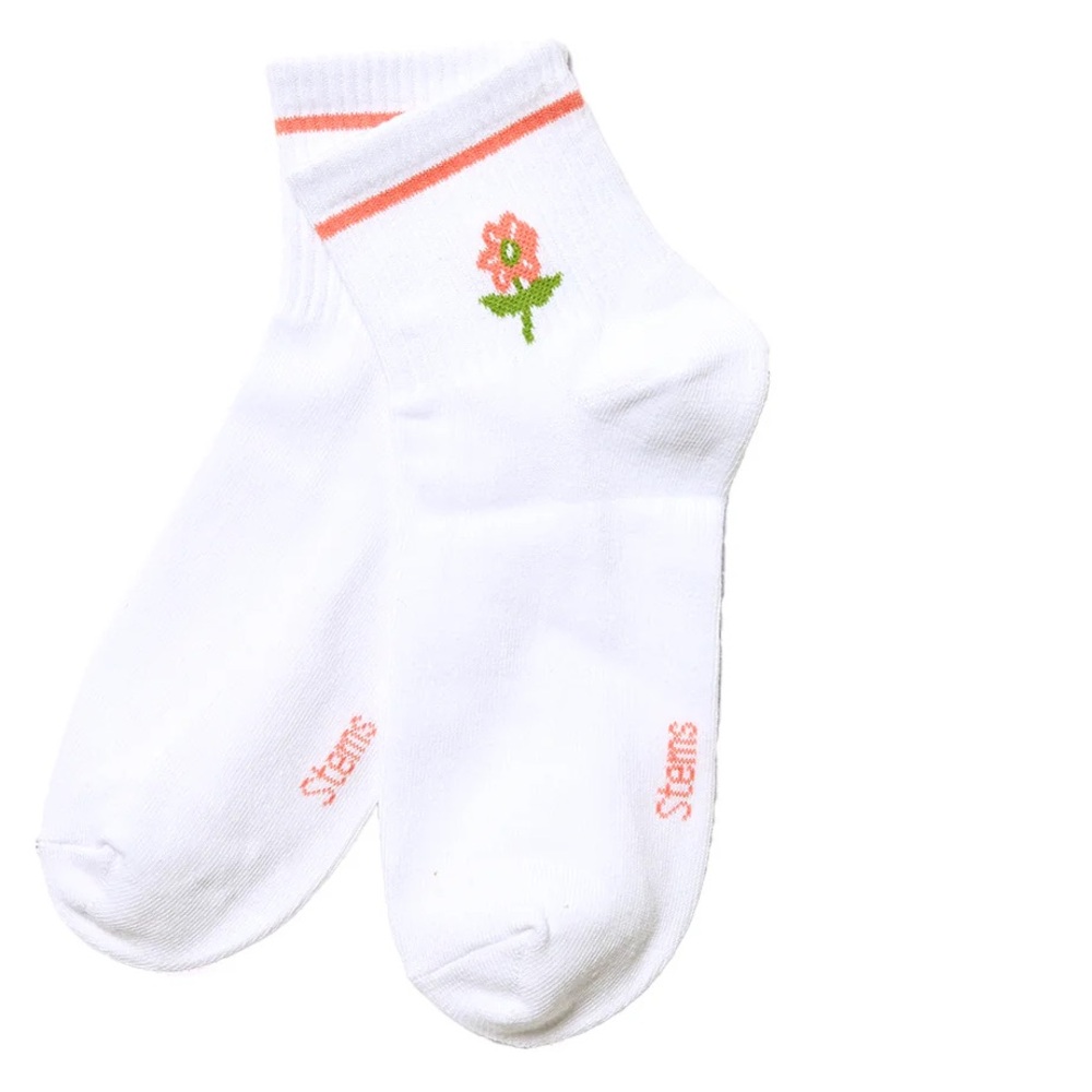 NWT STEMS Wildflower Emb White Crew Socks - 
2 Pair